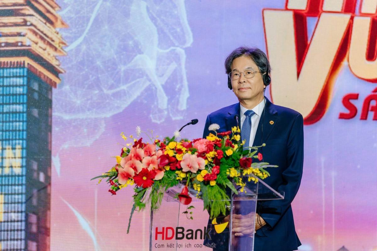 ĐHĐCĐ HDBank 2026: Lợi nhuận kế hoạch tăng 41%, mở rộng hợp tác quốc tế