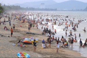 Cửa Lò vào mùa hút khách, du lịch biển xứ Nghệ tăng tốc đón cao điểm hè