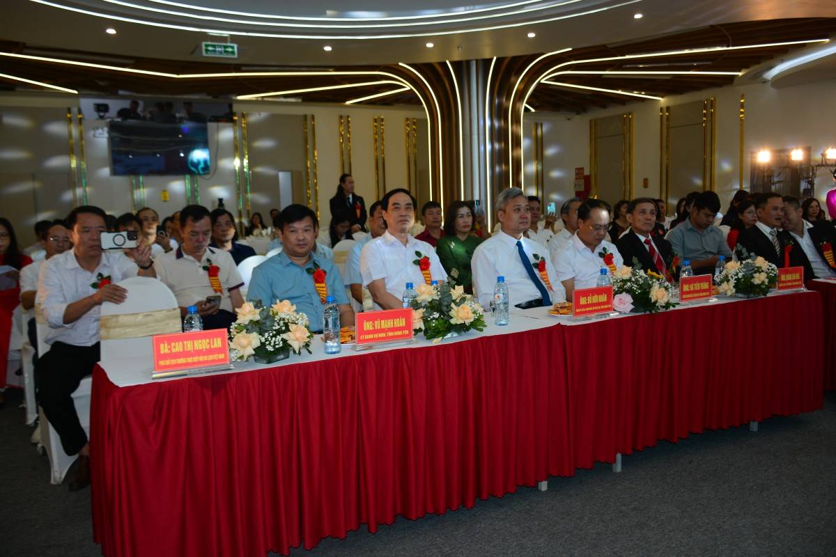 Ngày 24/4, tại phường Trần Hưng Đạo, tỉnh Hưng Yên, Hiệp hội Du lịch tỉnh Hưng Yên long trọng tổ chức Đại hội Đại biểu lần thứ nhất, nhiệm kỳ 2026–2031 — sự kiện đánh dấu bước khởi đầu quan trọng trong hành trình xây dựng và phát triển ngành du lịch tỉnh nhà theo hướng chuyên nghiệp, bài bản và bền vững.