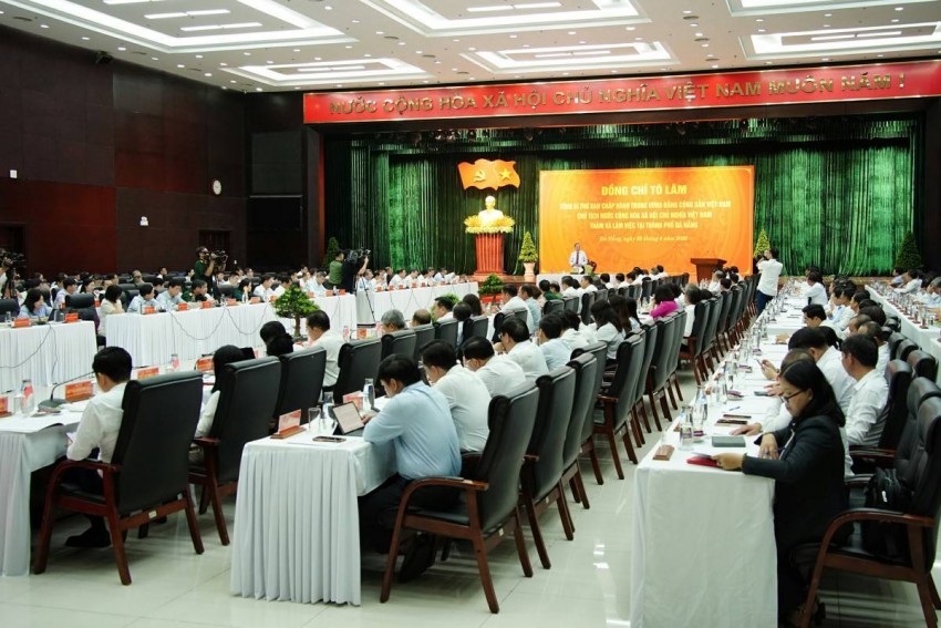 Quang cảnh buổi làm việc chiều 25-4.