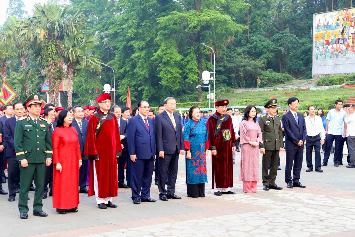 Tổng Bí thư, Chủ tịch nước Tô Lâm dâng hương Giỗ Tổ