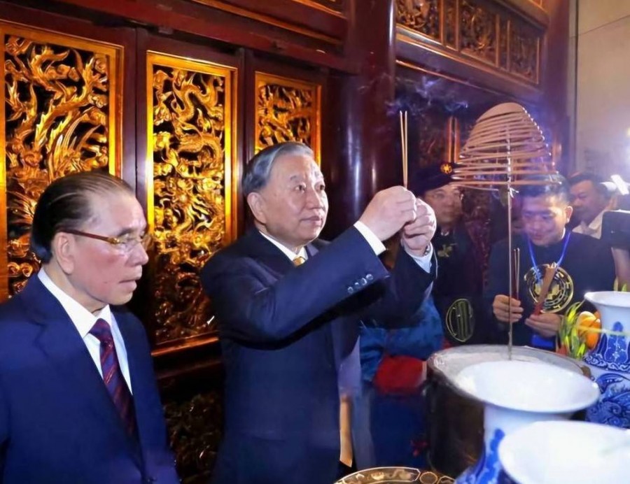 Tổng Bí thư, Chủ tịch nước Tô Lâm dâng hương Giỗ Tổ