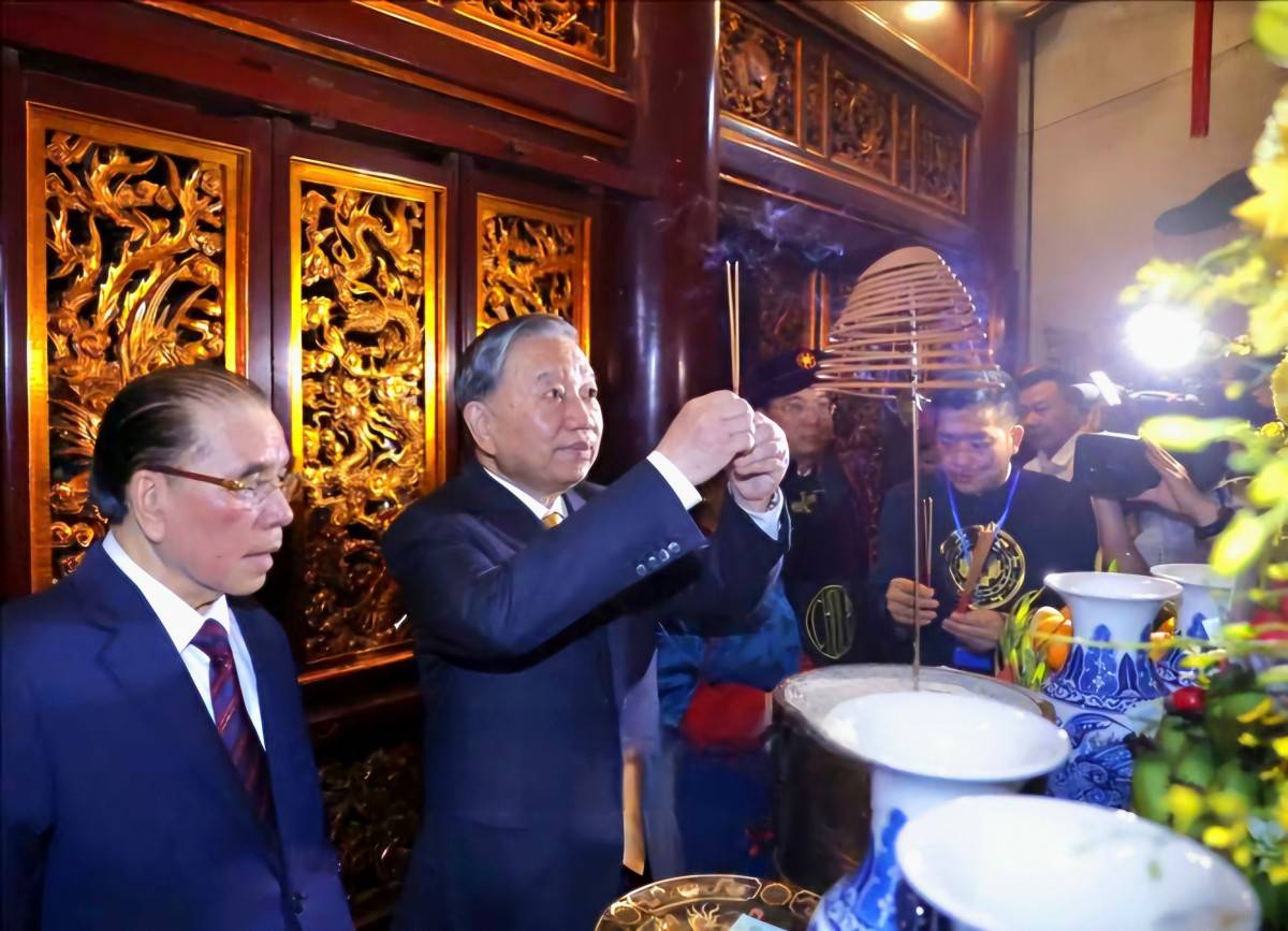 Tổng Bí thư, Chủ tịch nước Tô Lâm dâng hương Giỗ Tổ