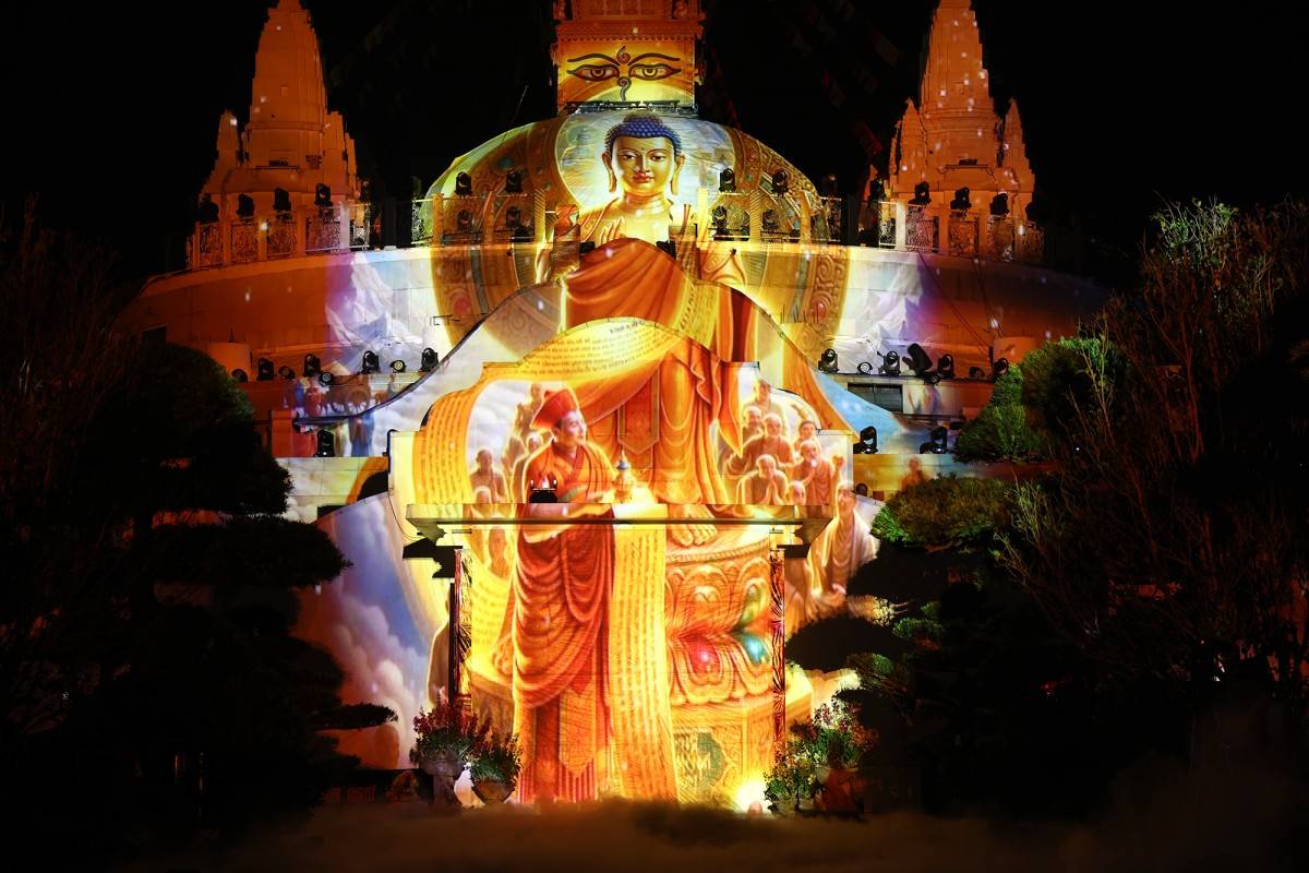    3, Ánh sáng giáo Pháp của Đức Phật soi sáng, phổ độ muôn người, vạn loài