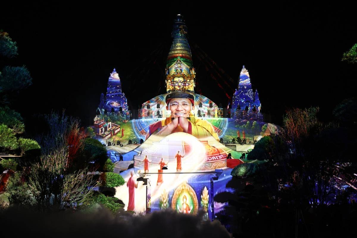 Nghệ thuật 3D mapping tái hiện câu chuyện cuộc đời, công hạnh hoằng dương Phật pháp của bậc hóa thân Phật Quan Âm - Đức Gyalwang Drukpa.