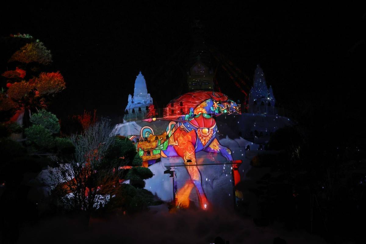 Một góc Đại bảo tháp Mandala Tây Thiên trong đồ họa Ngựa lửa Bính Ngọ 2026