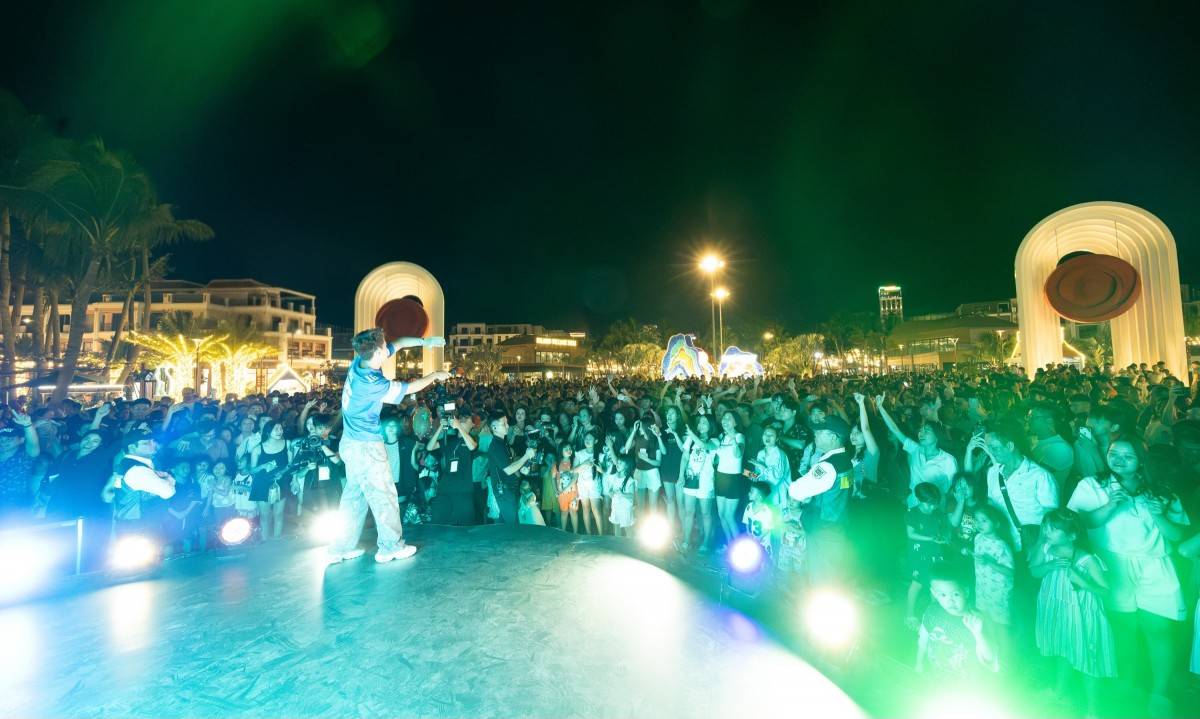 Cận cảnh lễ khai trương VUI-Fest Cát Bà: 