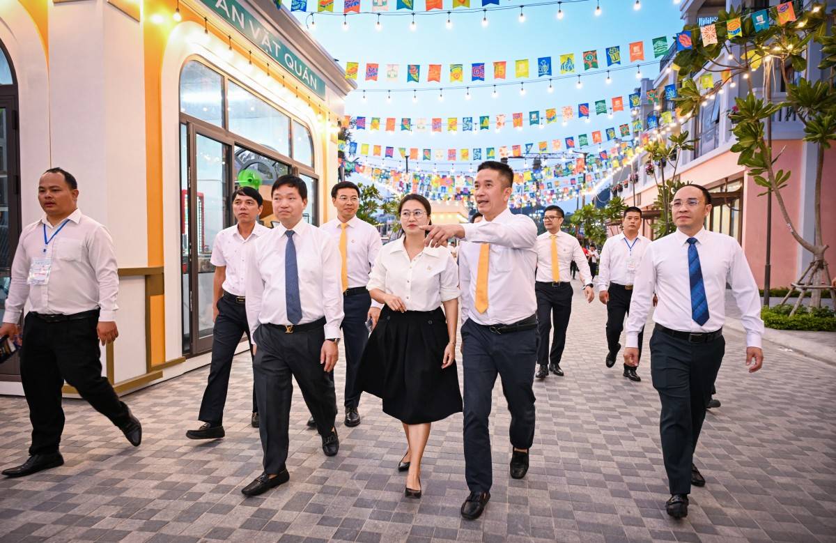 Cận cảnh lễ khai trương VUI-Fest Cát Bà: 