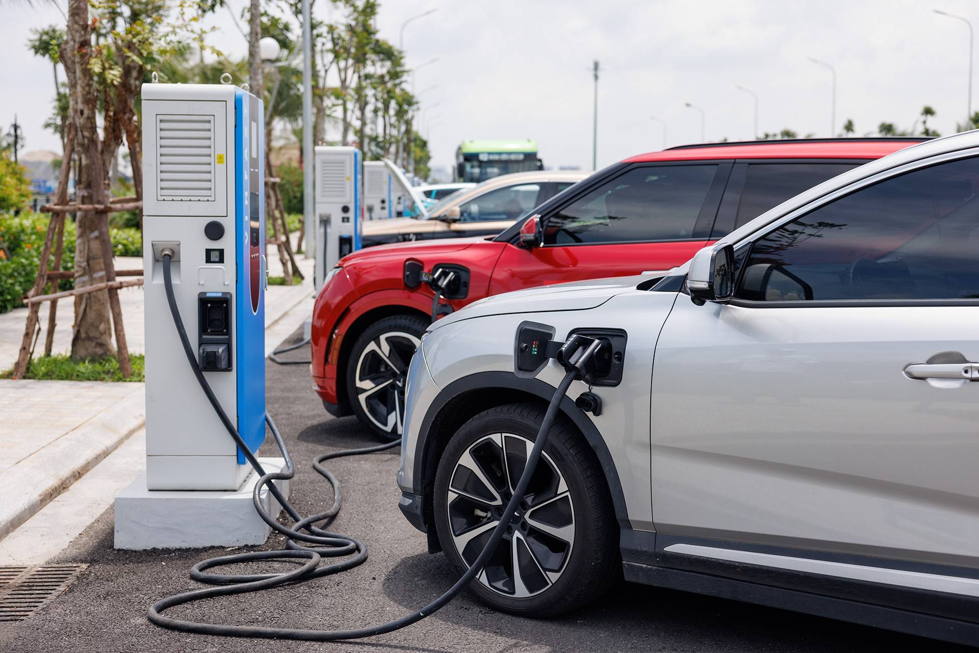 Vì sao Việt Nam kéo dài ưu đãi thuế xe điện đến 2030?