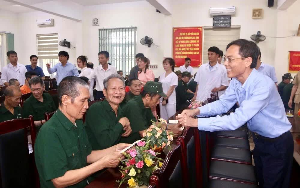 Lãnh đạo Ủy ban Trung ương MTTQ Việt Nam thăm, tặng quà hộ chính sách, người nghèo tại Thanh Hóa