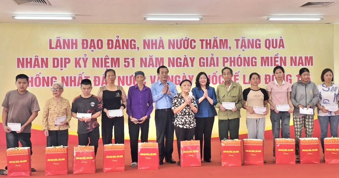 Lãnh đạo Ủy ban Trung ương MTTQ Việt Nam thăm, tặng quà hộ chính sách, người nghèo tại Thanh Hóa