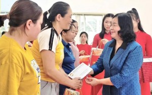 Lãnh đạo Ủy ban Trung ương MTTQ Việt Nam thăm, tặng quà hộ chính sách, người nghèo tại Thanh Hóa