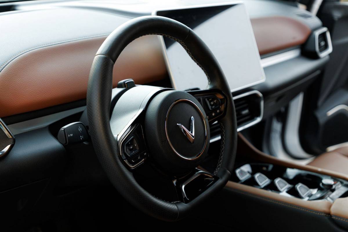 Ghế cơ trưởng, không gian rộng thoáng, nhiều đặc quyền hậu mãi, chủ xe nhận xét VinFast VF 9 “không thua gì xe sang”