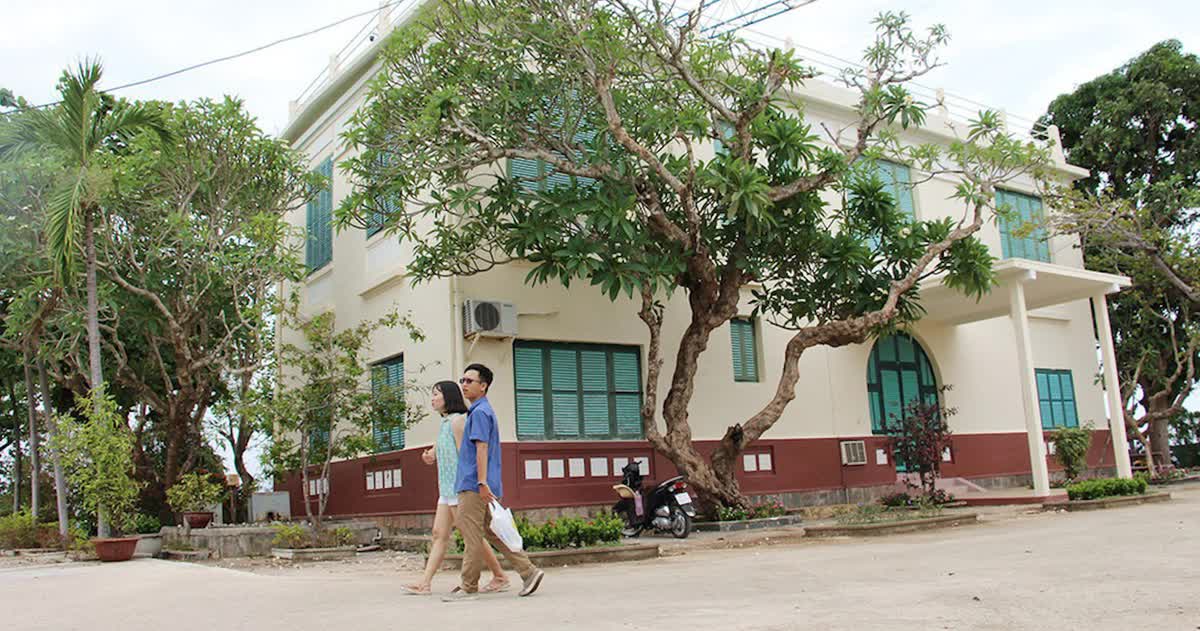 Lầu Bảo Đại hồi sinh sau hơn một thập kỷ, đánh thức “viên ngọc di sản” bên vịnh Nha Trang
