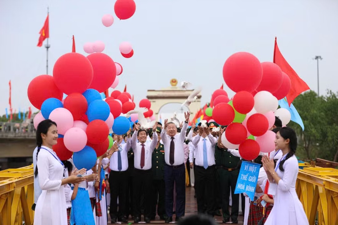 Tổng Bí thư, Chủ tịch nước Tô Lâm cùng lãnh đạo Đảng, Nhà nước dự Lễ Thượng cờ tại Hiền Lương – Bến Hải