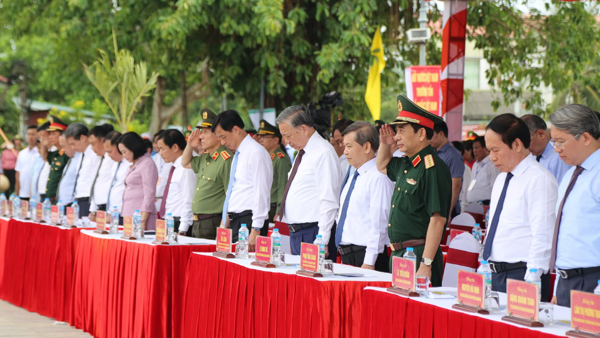 Tổng Bí thư, Chủ tịch nước Tô Lâm cùng lãnh đạo Đảng, Nhà nước dự Lễ Thượng cờ tại Hiền Lương – Bến Hải
