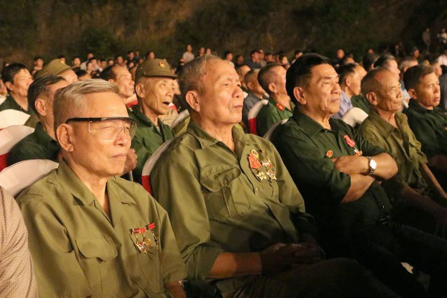 “Lửa thiêng trong đá” làm sống lại một thời oanh liệt!