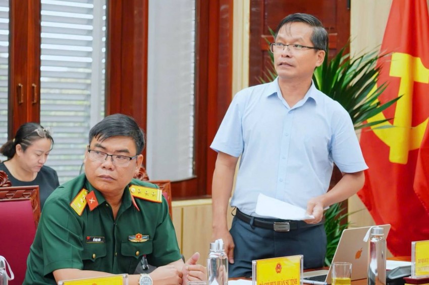 Đại diện Ban Quản lý Khu Kinh tế Dung Quất và các Khu công nghiệp Quảng Ngãi phát biểu tại cuộc họp