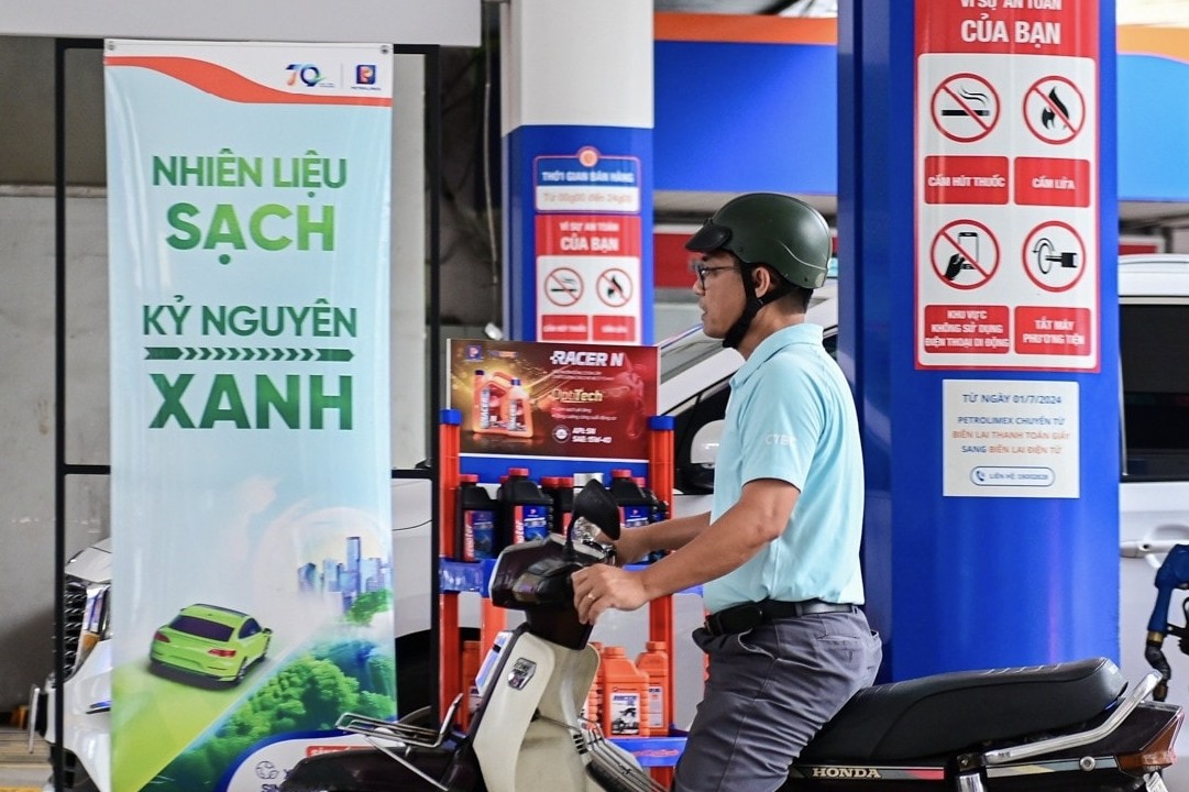 Petrolimex, PVOIL đồng loạt tung hàng nghìn m³ xăng sinh học E10 ra thị trường