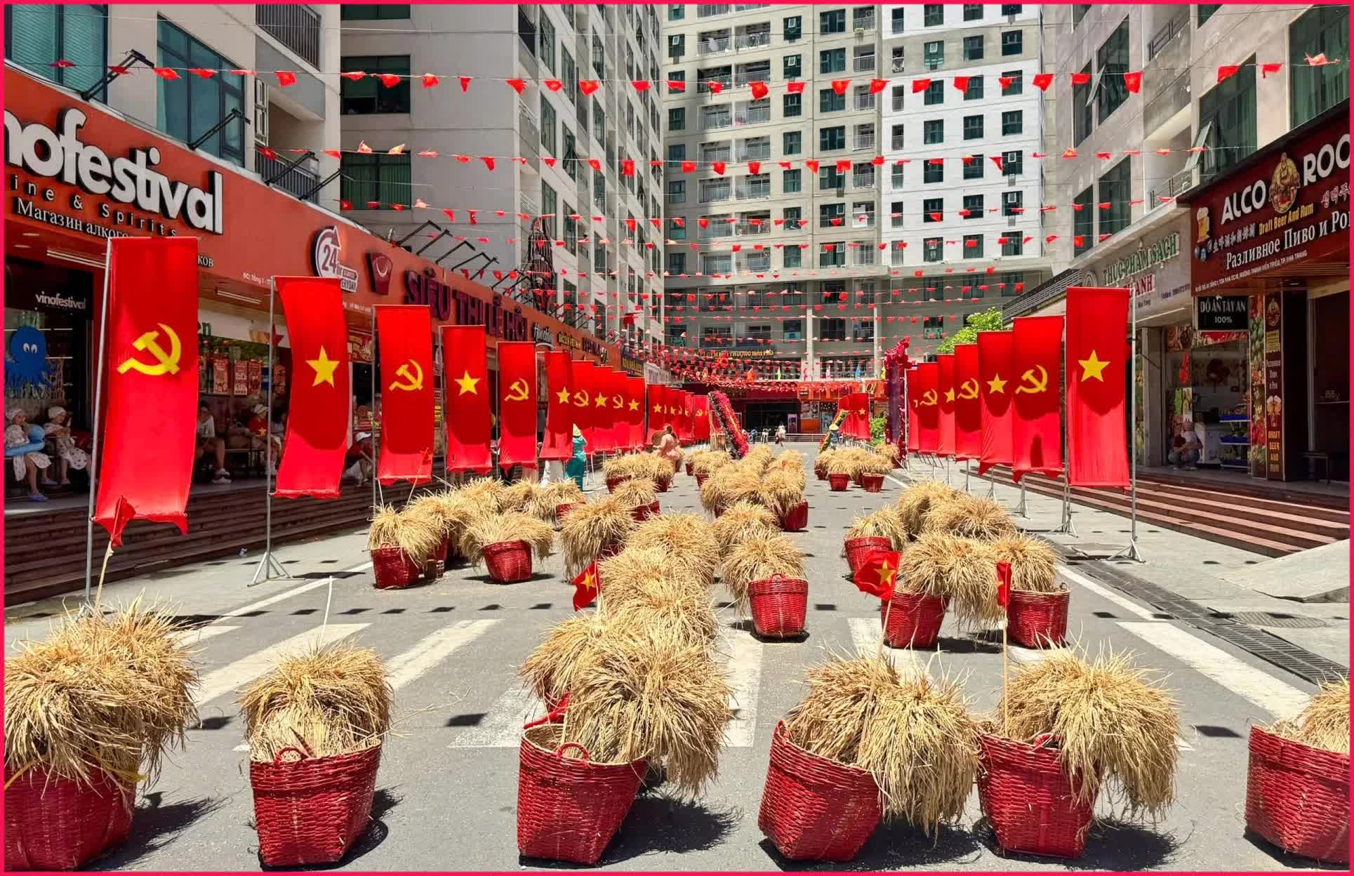 Nha Trang nhộn nhịp không khí lễ hội thu hút đông đảo người dân và du khách