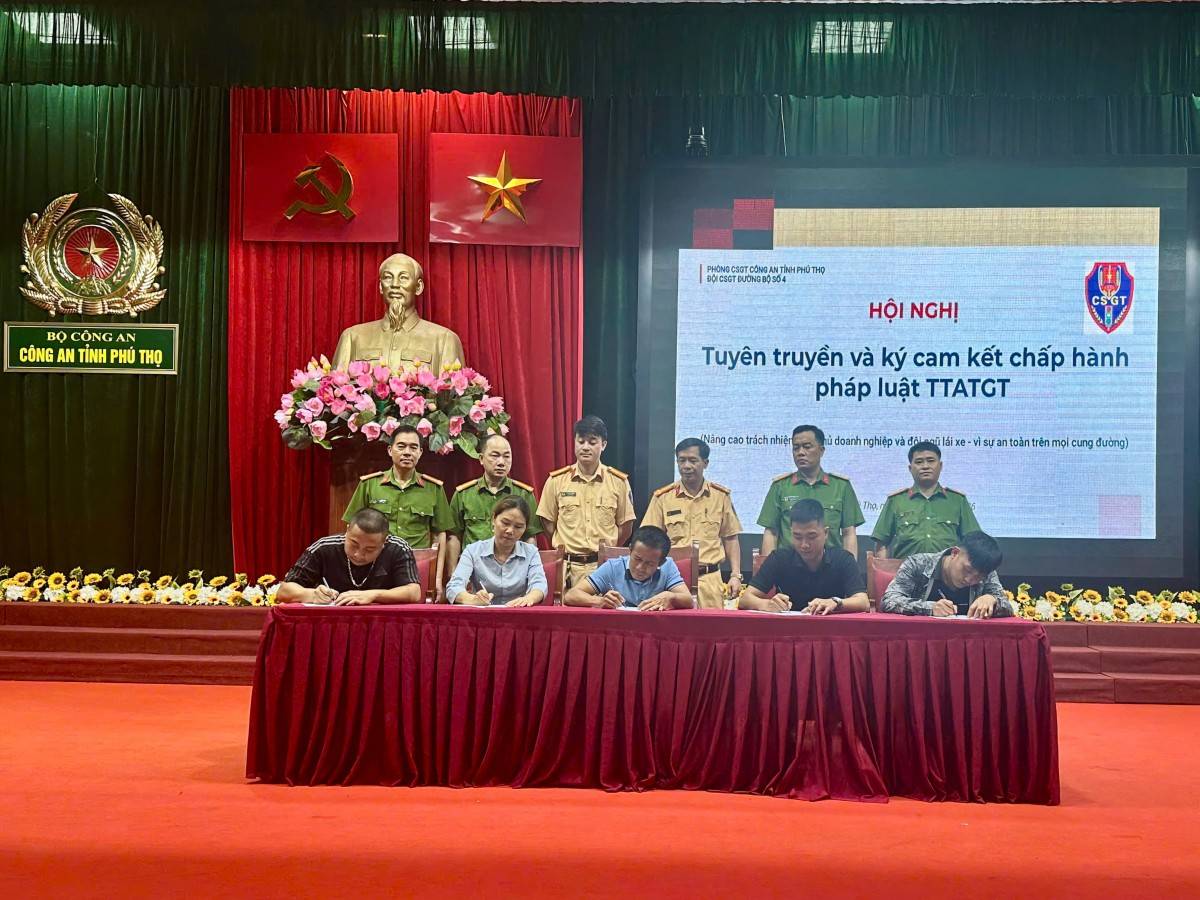 Phú Thọ: 285 chủ mỏ, doanh nghiệp vận tải ký cam kết chấp hành luật giao thông