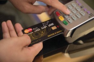 Mất tiền oan vì "mã 4 số" bí ẩn: Tại sao quẹt thẻ đúng chỗ vẫn không được hoàn tiền?