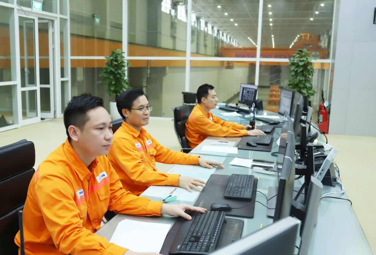 Thủy điện Sơn La căng mình giữ dòng điện mùa khô 2026
