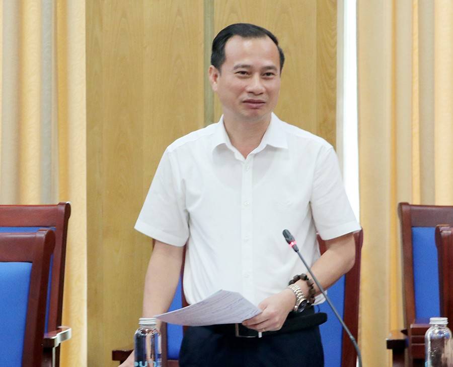 Phát biểu tại cuộc họp, ông Nguyễn Huy Bằng - Hiệu trưởng Trường Đại học Vinh cho rrằng, nòng cốt của Trung tâm Đổi mới sáng tạo là các nhóm nghiên cứu. Hiện, trường Đại học Vinh có 26 nhóm nghiên cứu; cần đặt hàng cho các nhóm nghiên cứu