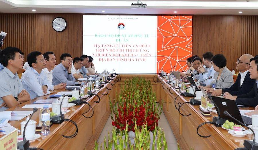 UBND tỉnh Hà Tĩnh làm việc với Đoàn công tác của Bộ Tài chính và Ngân hàng Thế giới (WB) về đề xuất đầu tư Dự án Hạ tầng ưu tiên và phát triển đô thị thích ứng với biến đổi khí hậu trên địa bàn tỉnh này