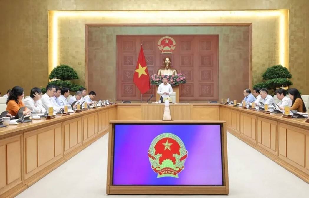 Thủ tướng Chính phủ Lê Minh Hưng chủ trì cuộc làm việc với Ngân hàng Nhà nước.