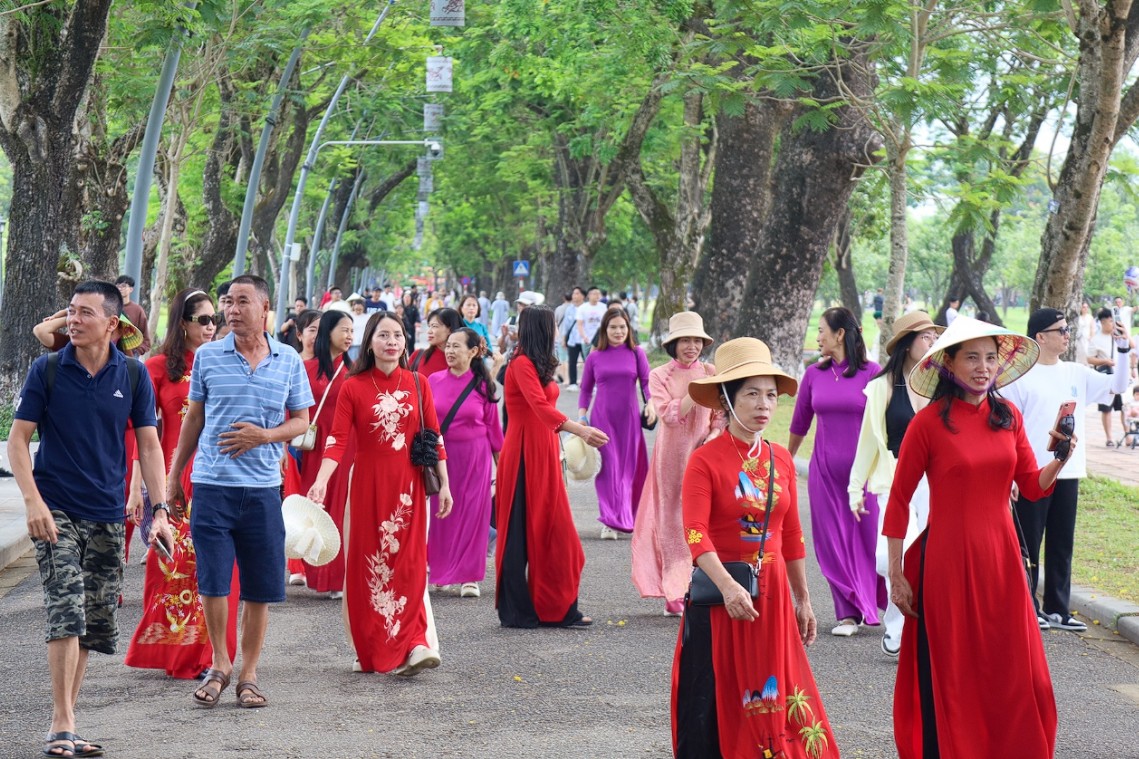 Du lịch Huế dịp đại lễ: Nhiều chỉ số tăng trưởng kỷ lục, doanh thu vượt 1.300 tỉ đồng.