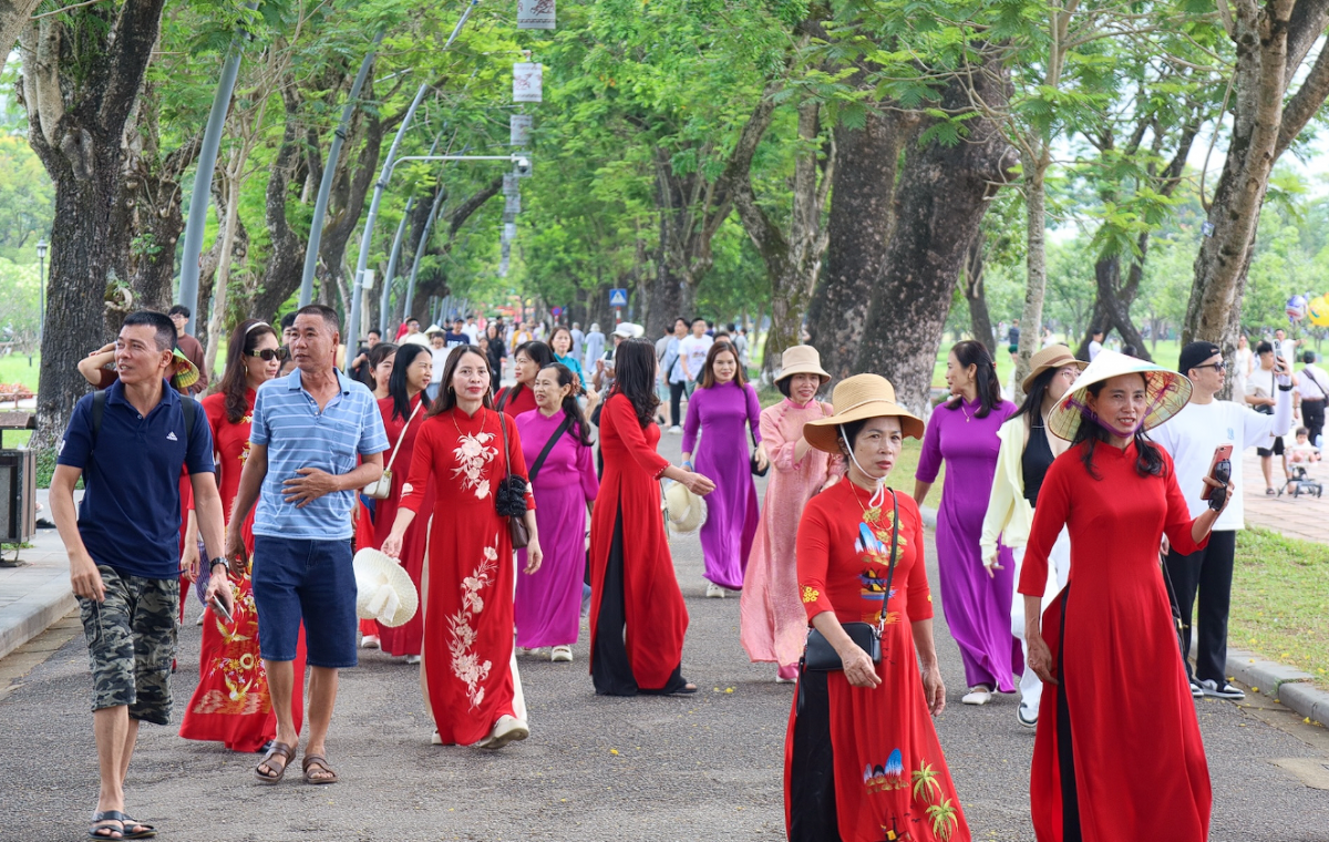 Du lịch Huế dịp đại lễ: Nhiều chỉ số tăng trưởng kỷ lục, doanh thu vượt 1.300 tỉ đồng.