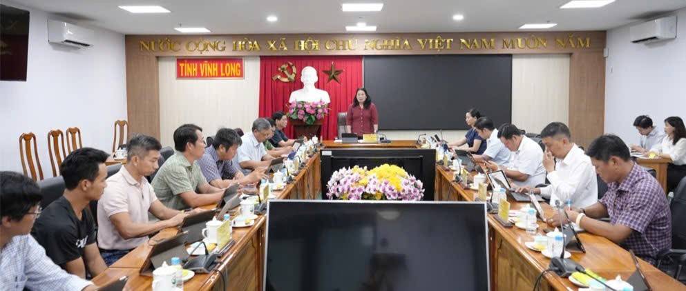 Đại biểu tham dự cuộc họp.