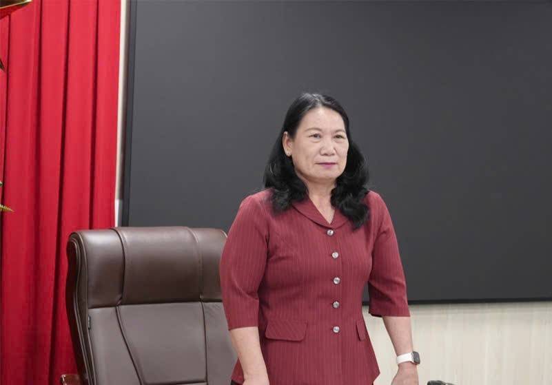 Phó Chủ tịch UBND tỉnh Nguyễn Thị Bé Mười, Trưởng Ban Tổ chức giải Vĩnh Long Marathon 2026 chủ trì cuộc họp.