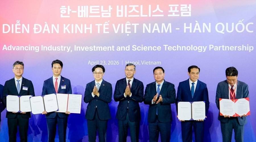 Trao Giấy chứng nhận đăng ký đầu tư Dự án Nhà máy nhiệt điện LNG Quỳnh Lập cho Liên doanh Công ty SK Innovation, Tổng Công ty Điện lực Dầu khí Việt Nam và Công ty TNHH Mía đường Nghệ An tại Diễn đàn kinh tế Việt Nam - Hàn Quốc