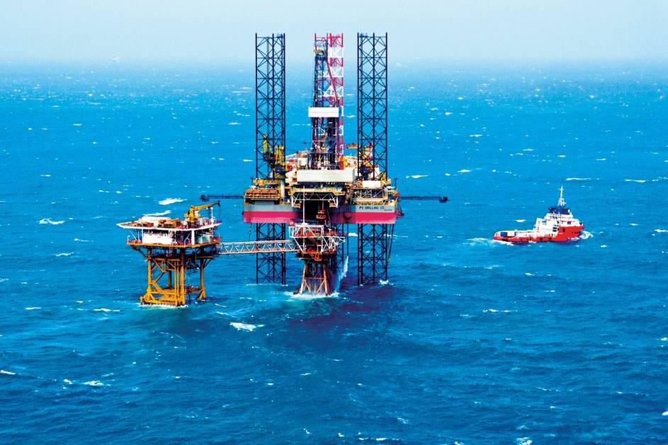 Giàn khoan tự nâng PV DRILLING III được đóng theo mẫu thiết kế tiêu chuẩn của Công ty Keppel Offshore & Marine cho thế hệ mới nhất của giàn tự nâng – KFELS Class B MOD V & đăng kiểm ABS, hoạt động tại các khu vực biển Đông Nam Á, Đông Á & Viễn Đông, Úc & Châu Đại  Dương… với độ sâu đáy biển lớn nhất là 121,92m (Ảnh: https://www.pvdrilling.com.vn).