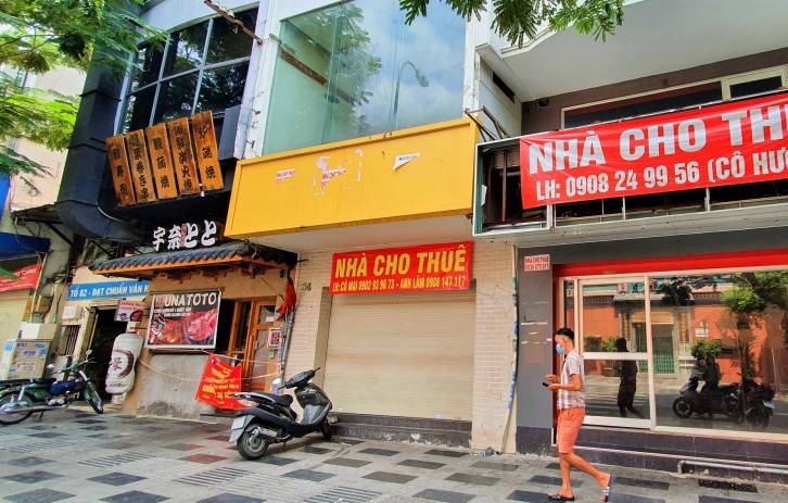 Khoảng lặng của nền kinh tế: Sự đứt gãy của các chuỗi dịch vụ bán lẻ không chỉ là bài toán về mặt bằng, mà là tín hiệu cho thấy sự thay đổi cấu trúc tiêu dùng và bài toán sinh tồn của doanh nghiệp nhỏ.