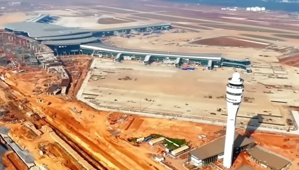 Làm gì để giải tỏa "cơn khát" lao động ở siêu dự án Sân bay Long Thành?