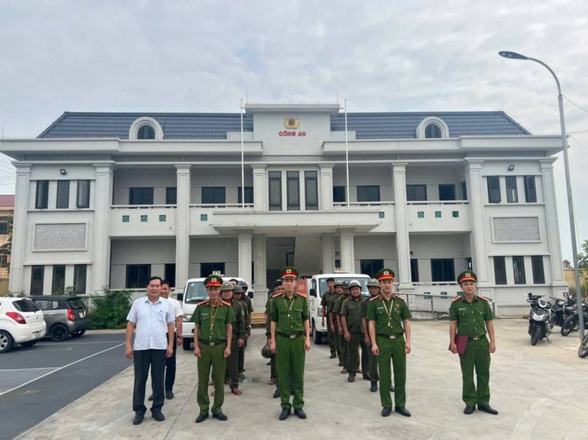 Công an các xã trong tình cũng đồng loạt ra quân kiên quyết xử lý các hành vi vi phạm trật tự, an toàn giao thông
