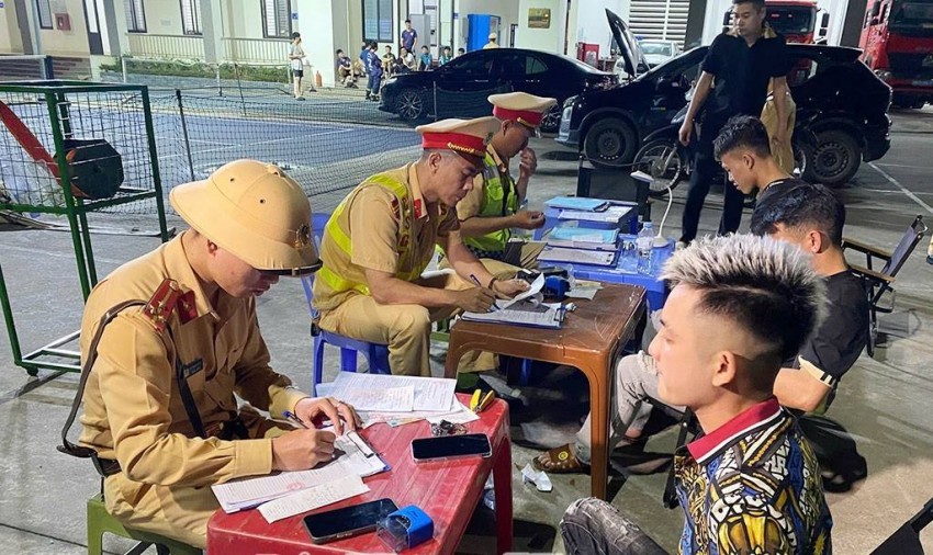 Công an Hưng Yên lập biên bản, xử lý thanh thiếu niên vi phạm giao thông đêm ngày 30 tháng 4