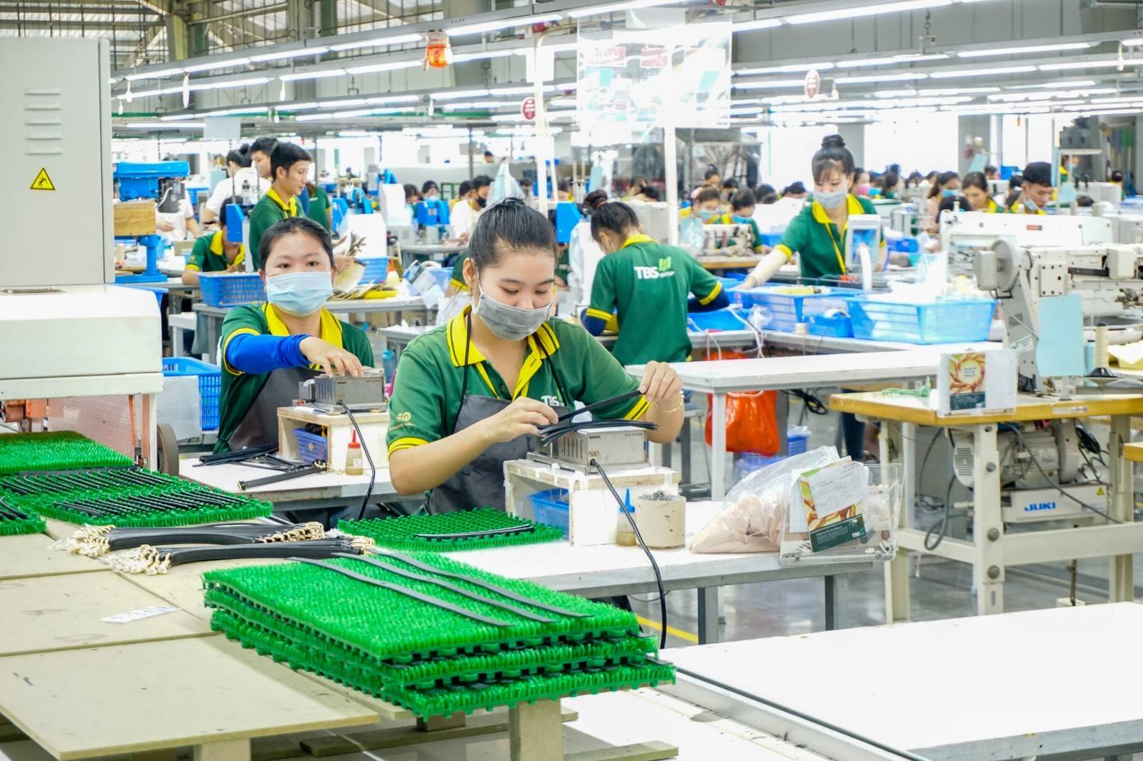 Sản xuất công nghiệp duy trì đà tăng, chế biến chế tạo tiếp tục đóng vai trò động lực