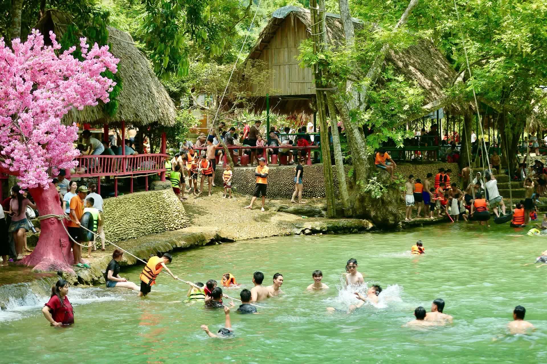 Thanh Hóa: Trong 5 ngày nghỉ lễ, ngành Du lịch đón hơn 1,7 triệu lượt khách