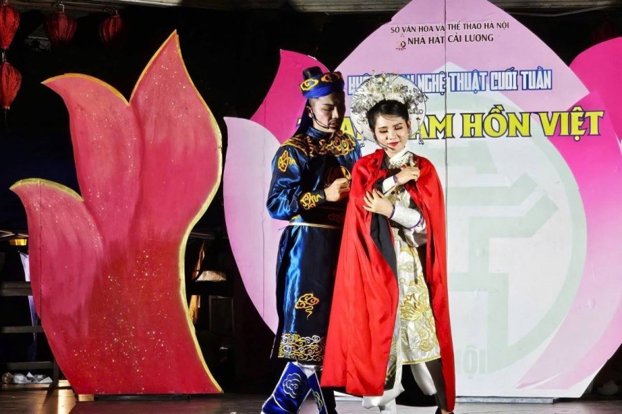 Mô hình “âm nhạc cộng đồng” hút khách giữa lòng Hà Nội: Đưa cải lương ra phố đi bộ