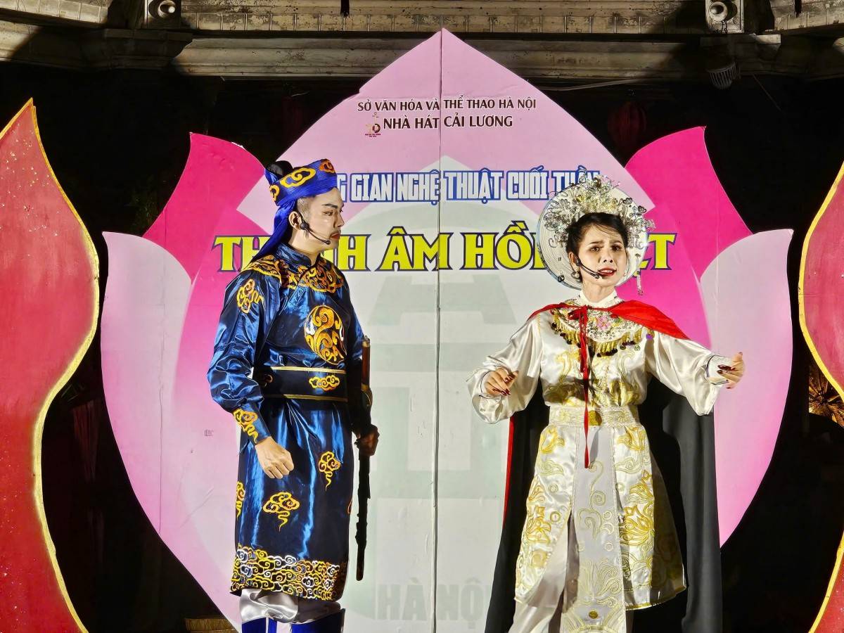 Mô hình “âm nhạc cộng đồng” hút khách giữa lòng Hà Nội: Đưa cải lương ra phố đi bộ
