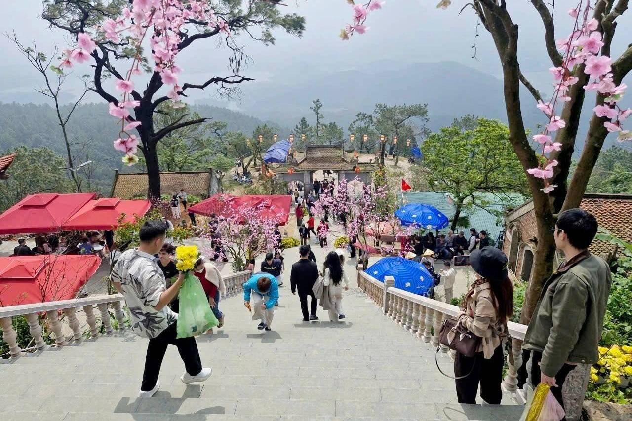 Du lịch Hà Tĩnh bứt tốc dịp lễ: Hơn nửa triệu lượt khách, lưu trú “cháy phòng”