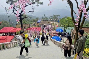 Du lịch Hà Tĩnh bứt tốc dịp lễ: Hơn nửa triệu lượt khách, lưu trú “cháy phòng”