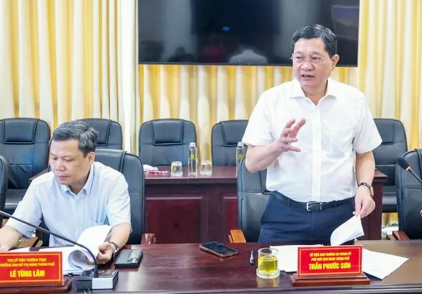 Ông Trần Phước Sơn, Phó chủ tịch HĐND TP. Đà Nẵng chủ trì, trên cơ sở góp ý của các ban HĐND thành phố tiếp tục rà soát, hoàn thiện nội dung, nhất là về phạm vi và phương án mở rộng, điều chỉnh các vị trí của Khu thương mại tự do