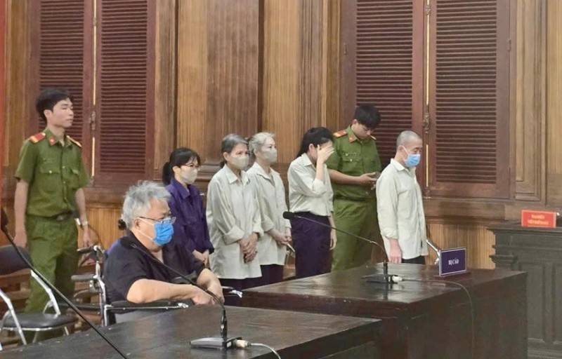 Bản án vắng mặt 12 năm tù cho em trai bà Hứa Thị Phấn