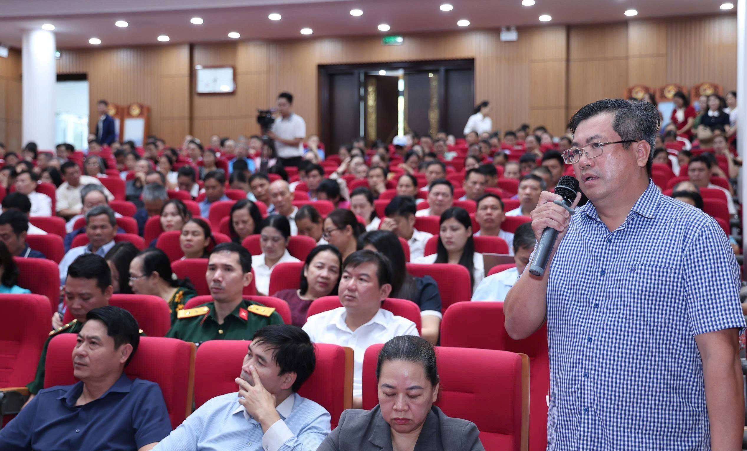 Cử tri Lào Cai kiến nghị gỡ vướng vật liệu và siết chặt an toàn trên cao tốc sau loạt tai nạn