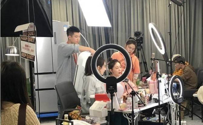 Ngành Thuế dùng AI truy quét livestream: "Mắt thần" sờ gáy doanh thu ảo trên sàn số
